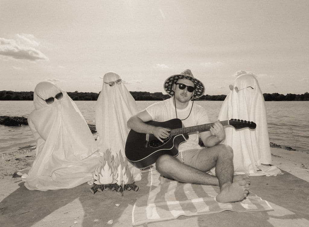 beachghosts 11 - Ghosts On The Beach