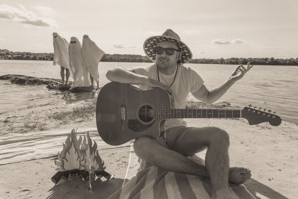 beachghosts 14 - Ghosts On The Beach