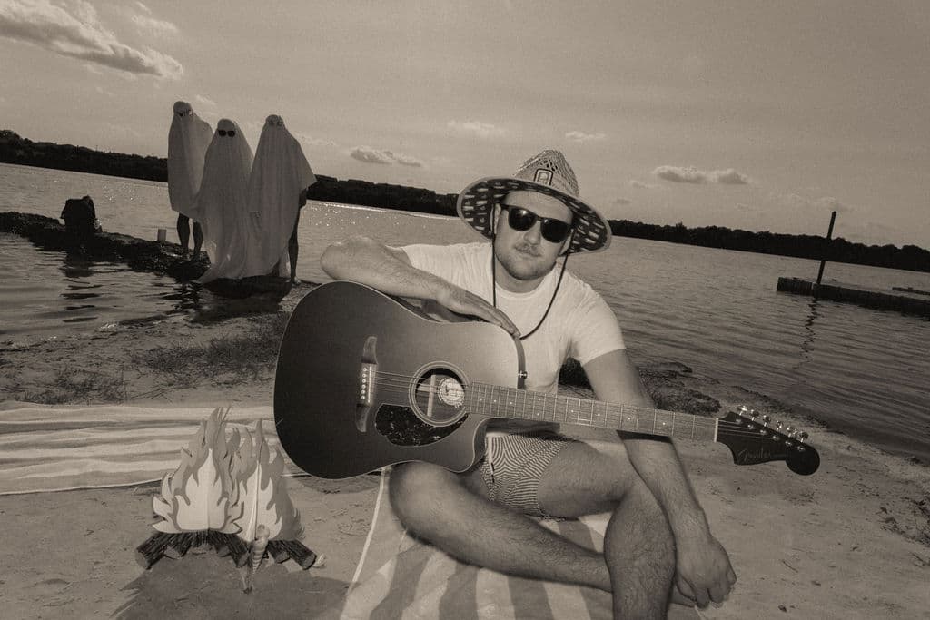 beachghosts 32 - Ghosts On The Beach