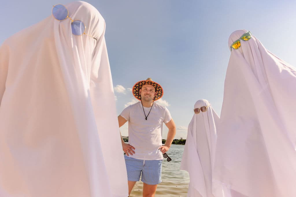 beachghosts 8 - Ghosts On The Beach